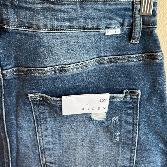 Risen Curvy Max HR Shorts Size 2XL Medium Wash High Rise Distressed NEW - Picture 8 of 15